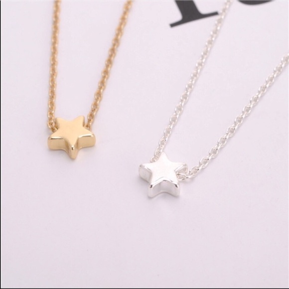 Tiny ⭐️ Star Necklace - Picture 4 of 5